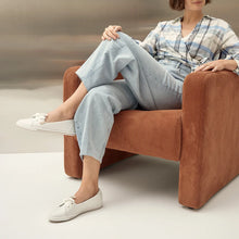 Load image into Gallery viewer, Frankie4 Hannah III White Tumbled