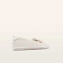 Load image into Gallery viewer, Frankie4 Hannah III White Tumbled
